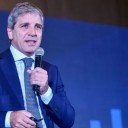 Luis Caputo insiste en que los bancos den más créditos en dólares