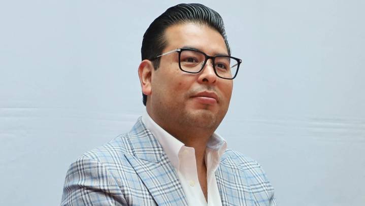 PRI exige renuncia de Néstor Camarillo al Senado de la República tras cambiarse a MC