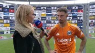 Una periodista protagonizó un blooper con un jugador del Werder Bremen en la Bundesliga y el video se hizo viral
