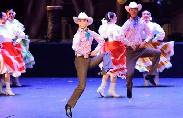 Destaca alumno de la UACh como bailarín en el Palacio de Bellas Artes
