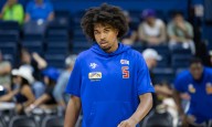 Ethan Thompson firma un contrato Exhibit 10 con el Heat de Miami