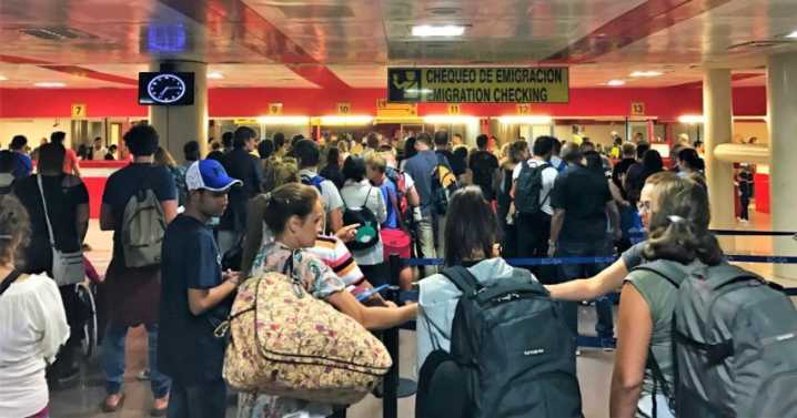 “Regulados”: el drama de los cubanos residentes en EE.UU. a quienes el régimen impide regresar tras visitar la isla
