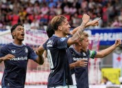 Gana Feyenoord y lideran en Holanda