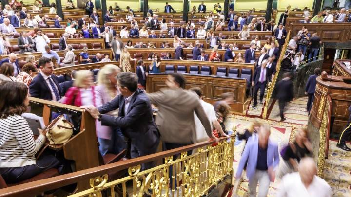 El anzuelo de la antipolítica, por Antoni Puigverd