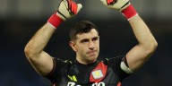 Aseguran que Dibu Martínez arregló su contrato con el Manchester United: qué resta para que se defina su transferencia
