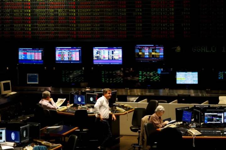 Antes de una licitación clave del Tesoro, el dólar oficial se vende a $1320