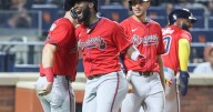 Braves score 11 unanswered runs to stun Mets in NYC