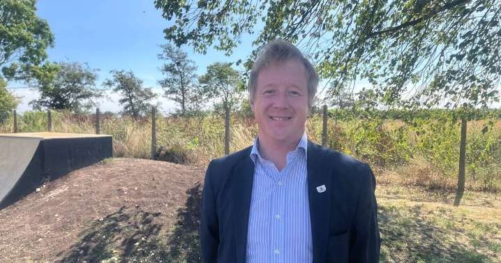 Mayor Paul Bristow calls on council to move forward with his free parking plans