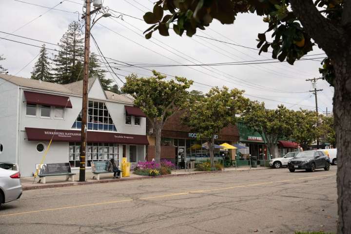 Coroner determines cause of death for man found hanging on Oakland hiking trail