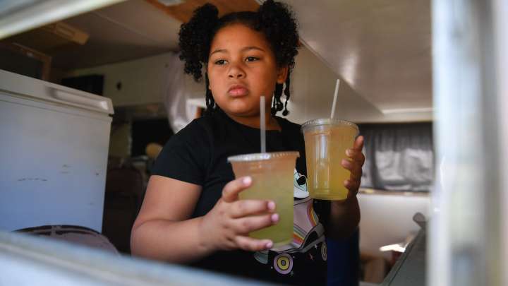 Sioux Falls girl builds business and community around 'Litt Lemonade'