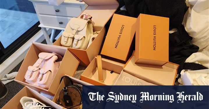 Sydney postal worker charged over eastern suburbs bank card theft