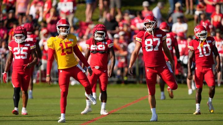 Mahomes, Chiefs starters to play in preseason opener against Cardinals