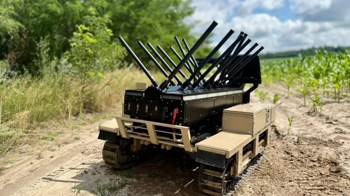 Este vehículo robótico de Ucrania está diseñado para operar en áreas de alto riesgo de ataque