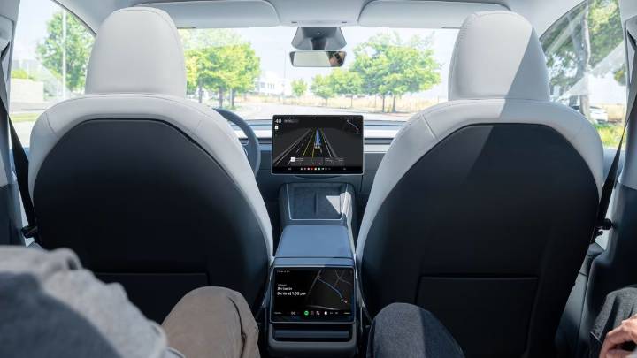 Tesla enfrenta demanda por fallos en sus robotaxis