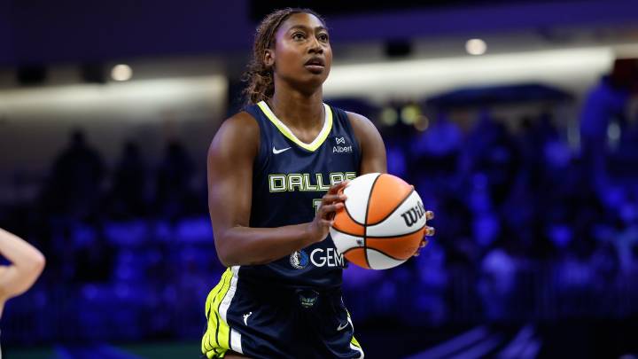 Rookie Dominique Malonga scores 22 points as the Storm rout the Wings 95
