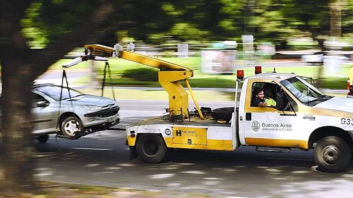 Estacionar sin problemas: los 8 errores que cuestan multas y cómo evitarlos