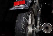 “Agarran los lados del terminal para practicar y hacer caballitos en motos”