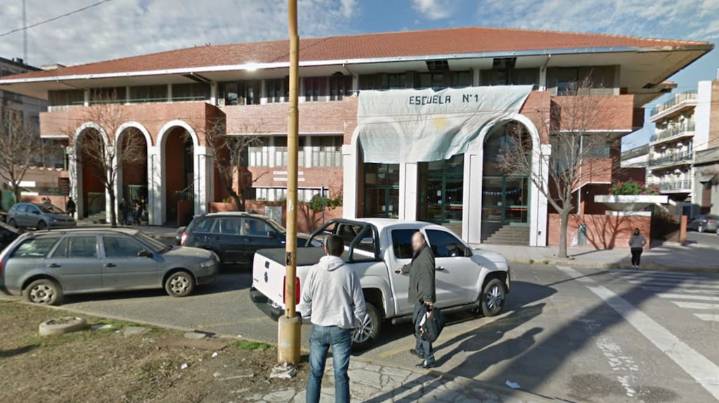 Escándalo en Santa Fe: una mamá le pegó a una maestra durante una reunión de padres