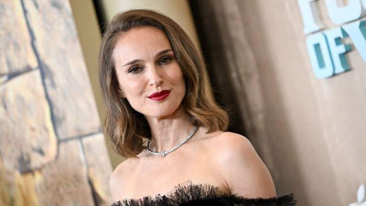 Natalie Portman nos enseña a llevar lo mocasines con calcetines sin perder el estilo en la oficina