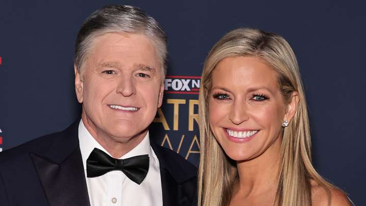 Ainsley Earhardt & Sean Hannity's Age Gap Is More Obvious Than Ever In Awkward Vacation Selfie