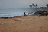 Erin re-intensifies into category 4 hurricane