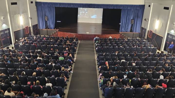 Más de 300 niños disfrutan del cine y la cultura en la Casa de Cultura de Maturín