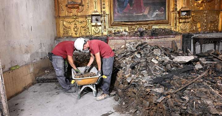 El alcalde de Córdoba llama a trabajar "entre todos" tras el fuego en la Mezquita