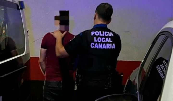 Detenido por gritar y golpear a una mujer en plena calle en Canarias