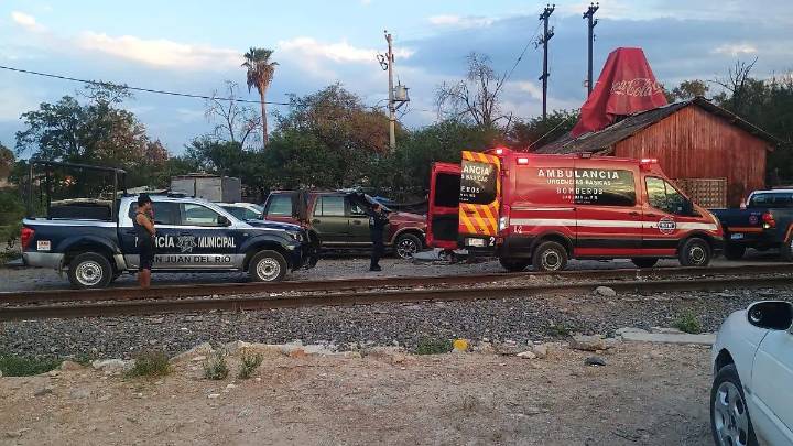 Hombre se quemó un brazo cuando arreglaba un carro