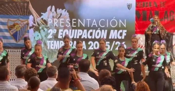 La segunda camiseta del Málaga, presentada en la Feria