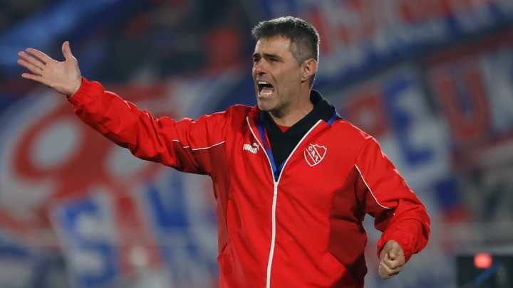 "Hay que hacer trampa": DT de Independiente ironizó sobre la revancha con la U
