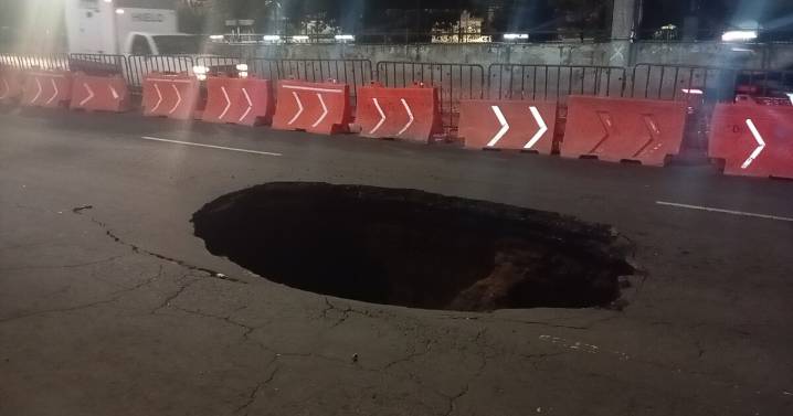 Estado crítico en calzada Ignacio Zaragoza por socavones: Hundimientos congestionan el tránsito en CDMX