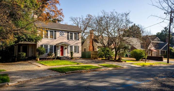 Survey: 61% of Americans Dream of Moving But Most Can’t Afford To