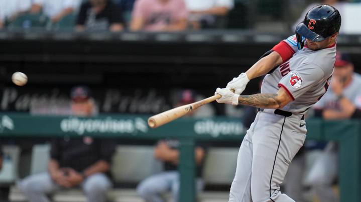 Carlos Santana drives in 4, C.J. Kayfus knocks in 3 to lead Cleveland Guardians past Chicago White Sox 9