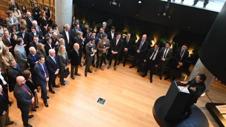Javier Milei lanzó críticas para todos pero evitó referirse al escándalo de las coimas