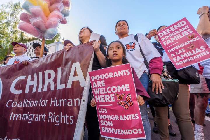 Paro comunitario: protestan por las redadas de ICE en Los Ángeles