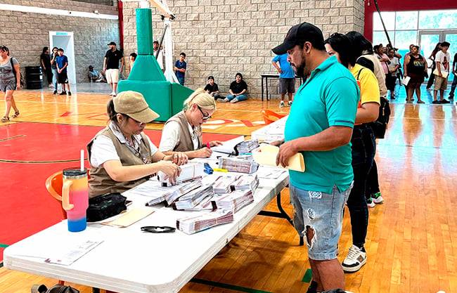 Entregan hoy tarjetas de la beca Rita Cetina a rezagados