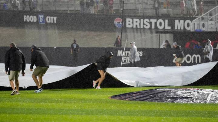 History delayed by rain! The MLB Speedway Classic at Bristol suspended for Braves and Reds
