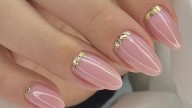Manicura rosé: la tendencia en rosa pálido con destellos dorados que arrasa en salones de belleza