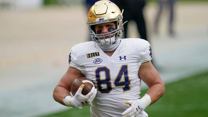 Notre Dame loses TE Kevin Bauman and RB Kedren Young to season