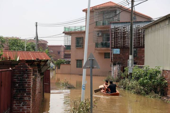 Chinese villagers hit by worst floods in generations say they had no warning