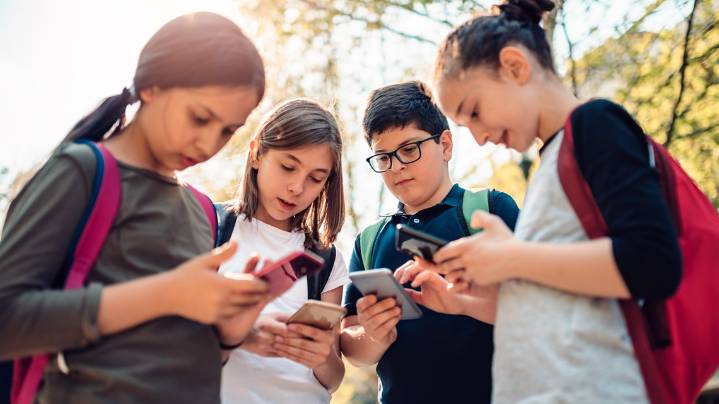 Ohio students face new cellphone ban as school year begins
