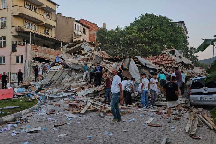 6.1 earthquake hits Turkey’s Balikesir province, killing 1 and collapsing buildings