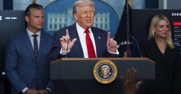 Trump eleva el tono contra Putin: Lo amenaza con "consecuencias muy graves" si no detiene guerra contra Ucrania