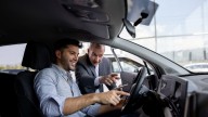 Comprar carro en concesionario o importarlo con un particular: ¿qué riesgos se pueden correr?