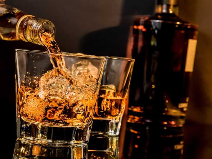 Crisis y alarma en la industria del whiskey en Estados Unidos: las destilerías de Kentucky se declaran en quiebra
