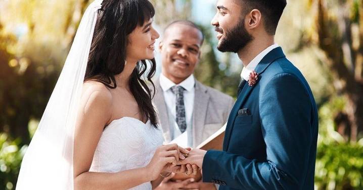 How much does the average wedding cost, according to data?