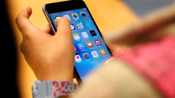 Apple enfrenta investigación en Colombia por restricciones a usuarios de iPhone