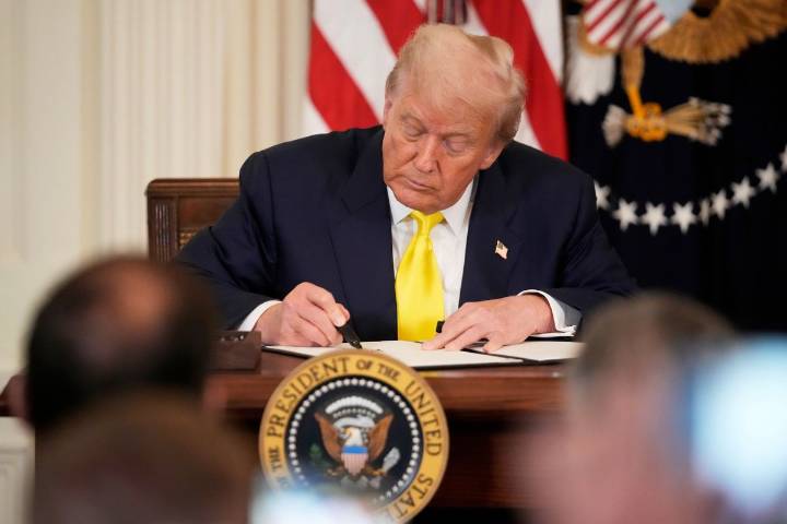 Ordena Trump usar fuerza militar contra cárteles catalogados como terroristas: NYT