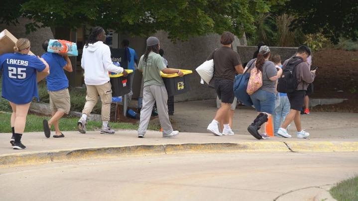Lakers move in: GVSU welcomes students back to campus